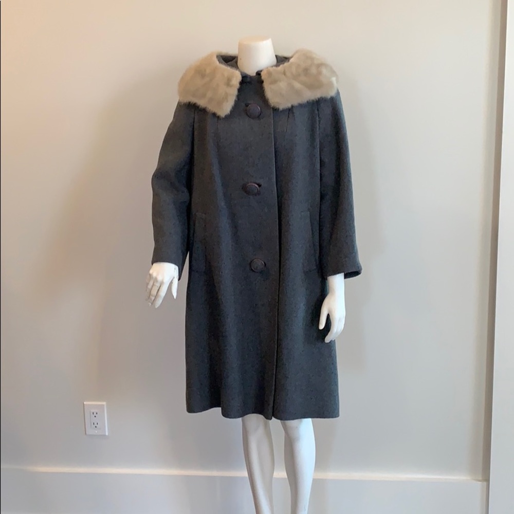 20% off! Vintage gray wool coat with fur collar!